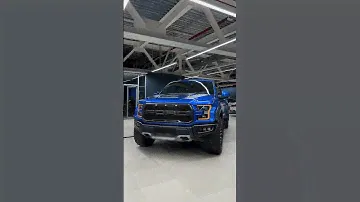 Нанесли наклейки на Ford Raptor