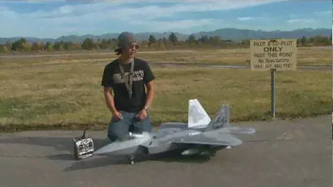 F-22 RAPTOR Twin 70mm JET Flight Review!